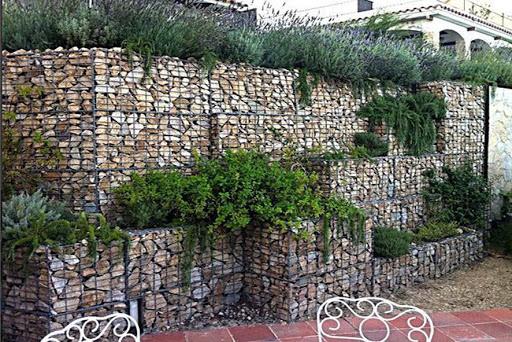 Габионы-клумбы своими руками: декорирование цветника из проволочной сетки и камней, фото