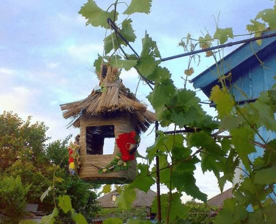 Как сделать кормушку для птиц из канистры