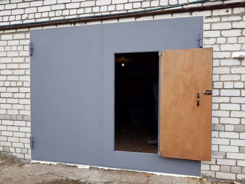 Как утеплить ворота гаража изнутри и снаружи своими руками