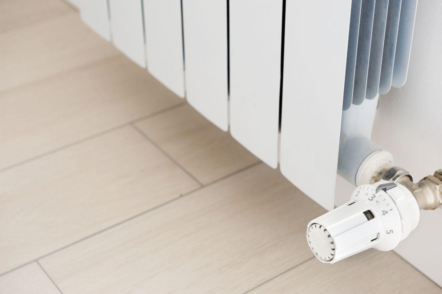 Установка термоголовки на радиатор отопления: принцип работы, монтаж, рейтинг