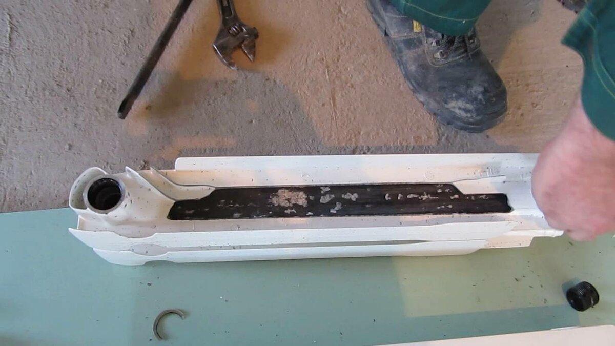 Чугунная батарея отопления: как разобрать по секциям своими руками