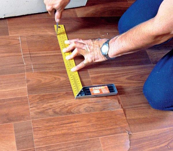 Как заделать в линолеуме дырку, порез в домашних условиях