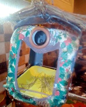 Как сделать кормушку для птиц из канистры