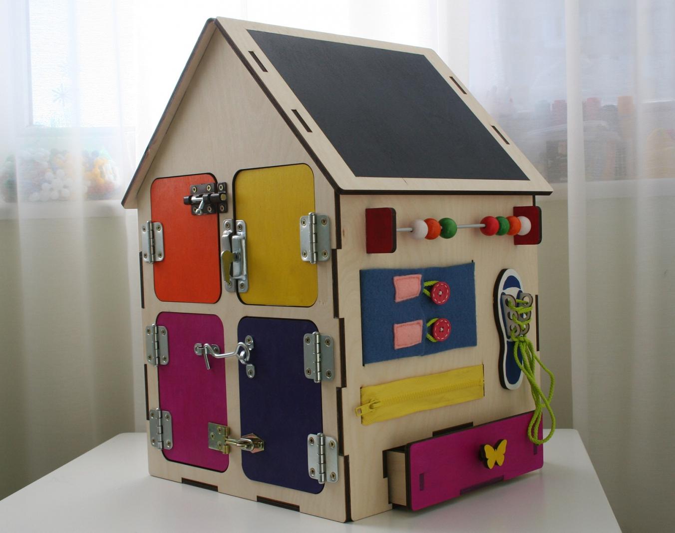 Бизиборд для девочек своими руками: фото и идеи развивающих досок и домиков