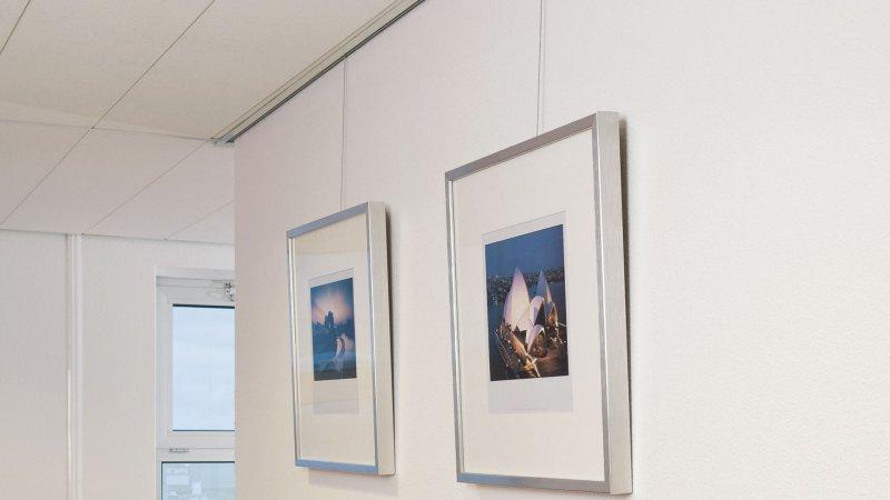 Как повесить картину на обои без сверления стены: лучшие способы крепления