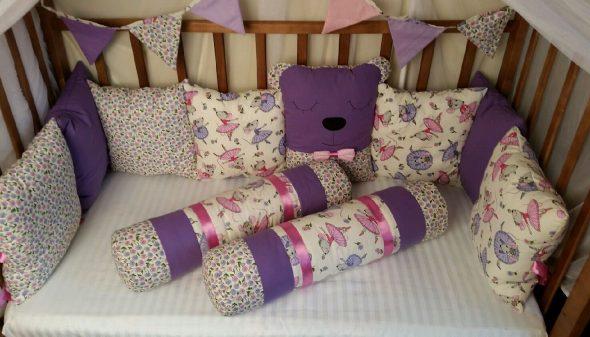 Подушки-бортики для детской кроватки: как сшить своими руками