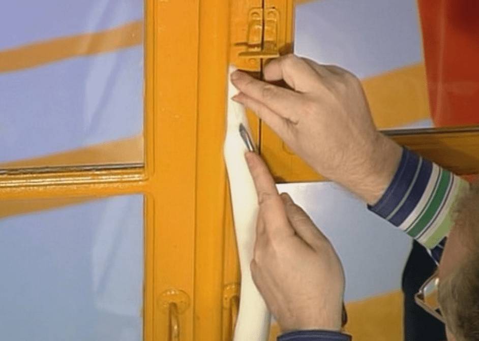 Как утеплить деревянные окна на зиму своими руками