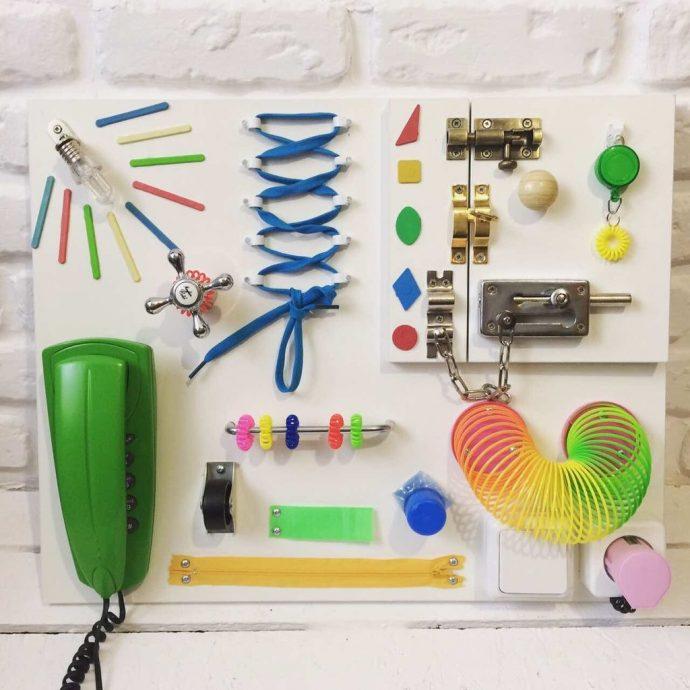 Бизиборд для девочек своими руками: фото и идеи развивающих досок и домиков