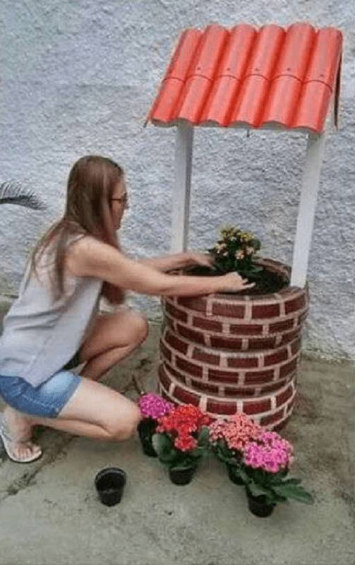 Декоративный колодец-клумба: фото, как сделать цветник своими руками из старых шин, дерева, колодезного кольца