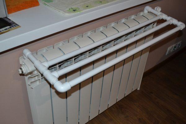 Как сделать сушилку для белья своими руками: на балконе, во дворе, на батарею