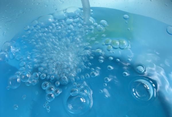 Почему мутнеет и как очистить мутную воду в бассейне