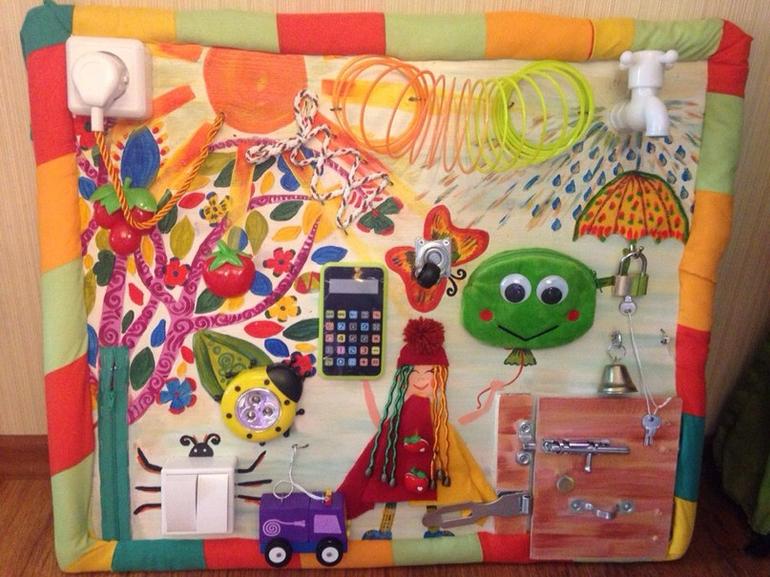 Бизиборд для девочек своими руками: фото и идеи развивающих досок и домиков