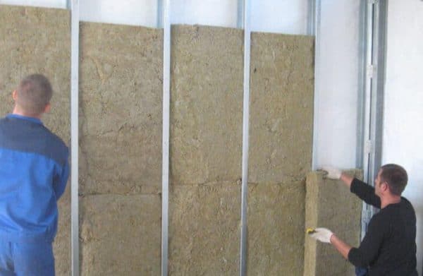 Как дешево утеплить курятник на зиму своими руками