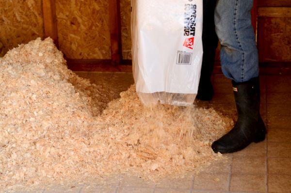 Как дешево утеплить курятник на зиму своими руками