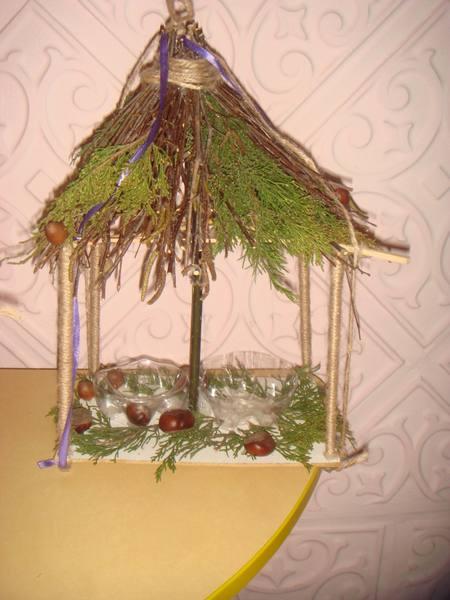 Как раскрасить кормушку для птиц: из дерева, пластика, картона и веток