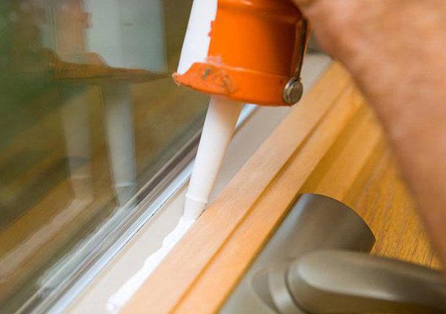 Как утеплить деревянные окна на зиму своими руками