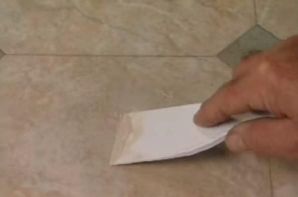Как заделать в линолеуме дырку, порез в домашних условиях