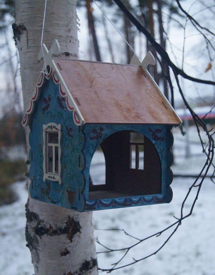 Как раскрасить кормушку для птиц: из дерева, пластика, картона и веток