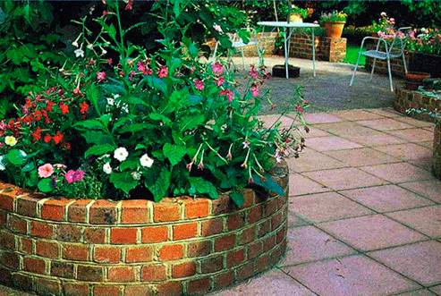 Бордюры для грядок своими руками: фото, из чего сделать, чем оградить на даче