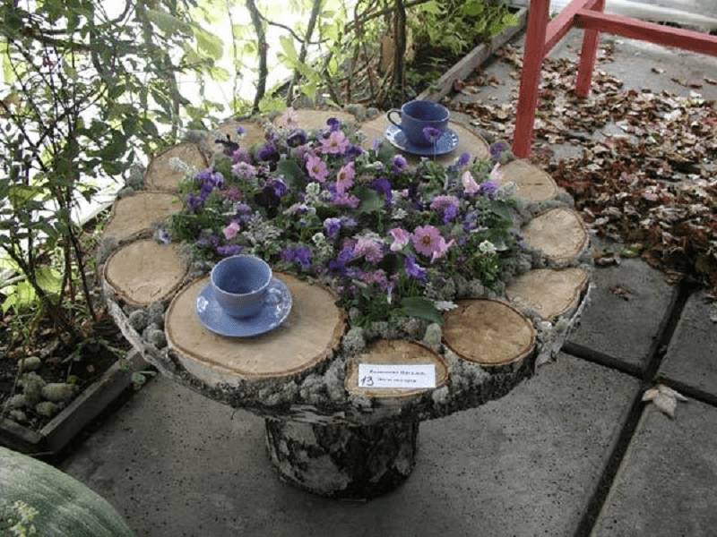 Клумбы из пеньков своими руками: фото, как сделать из дерева, спилов, бревен, сочетание с камнями