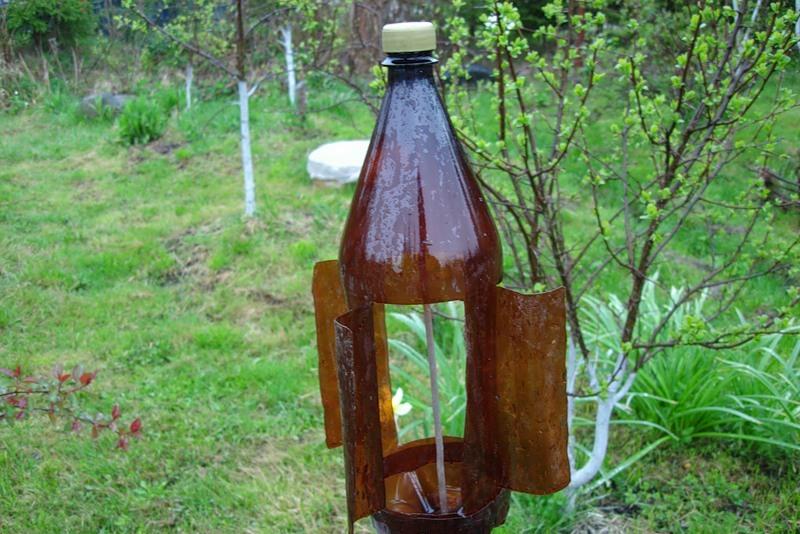Как сделать вертушку из бутылки для отпугивания птиц, кротов, ветряную