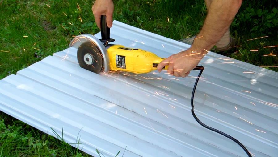 Клумба из шифера: фото, для цветов, бордюра, ограждения