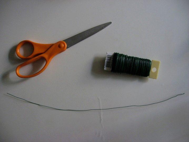 Как сделать кормушку для птиц из картона своими руками