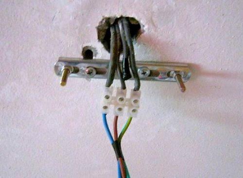 Как прикрепить люстру к гипсокартонному потолку