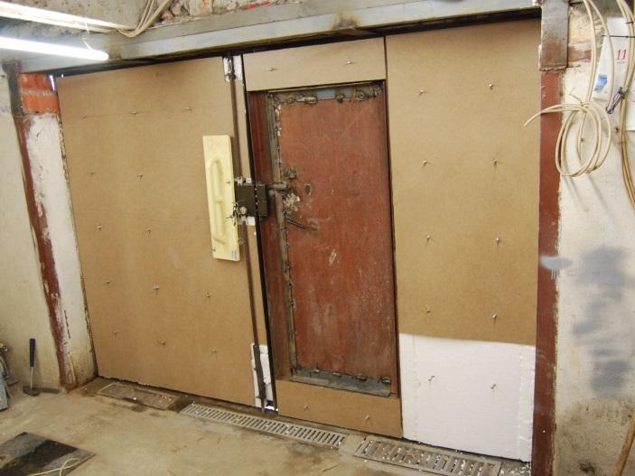 Как утеплить ворота гаража изнутри и снаружи своими руками