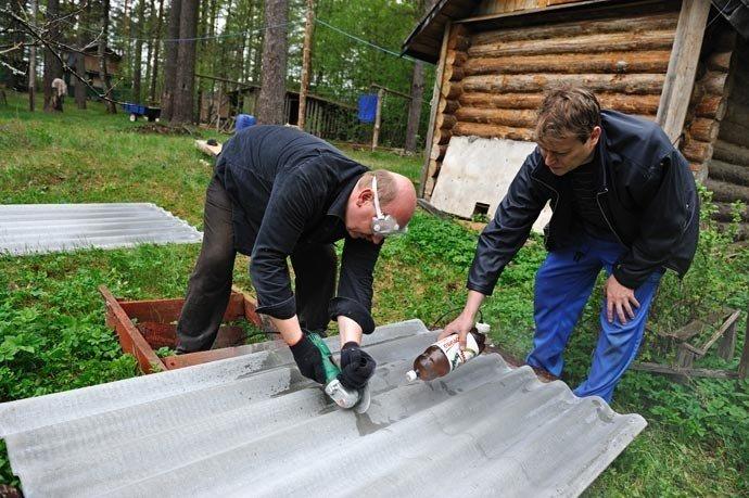 Клумба из шифера: фото, для цветов, бордюра, ограждения