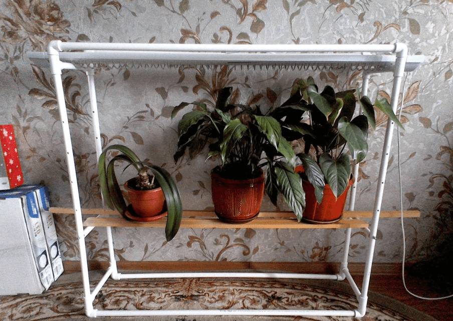 Полки для рассады: как сделать своими руками из дерева и металла