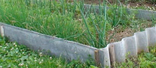 Бордюры для грядок своими руками: фото, из чего сделать, чем оградить на даче