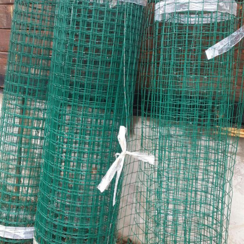 Вертикальные клумбы своими руками из подручных средств: фото, цветник из сетки, трубы, покрышек