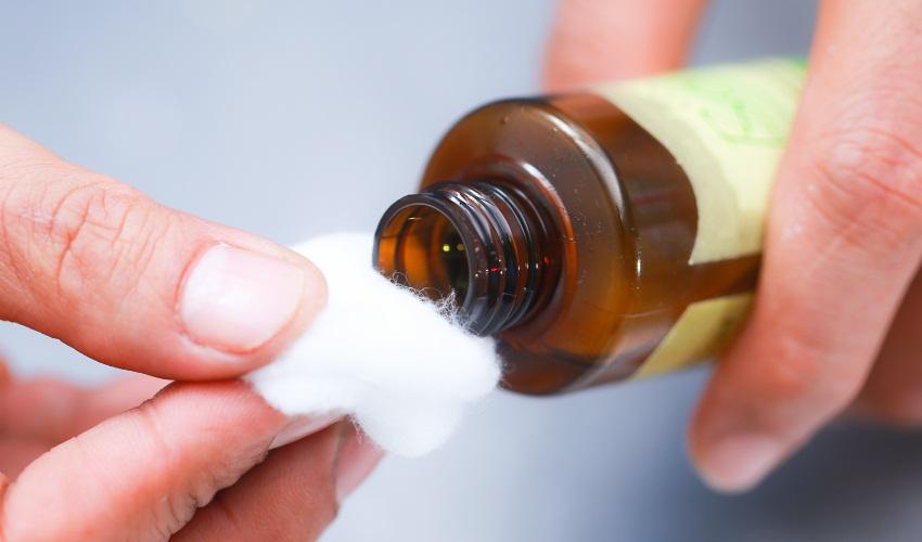 убрать наклейки с мебели