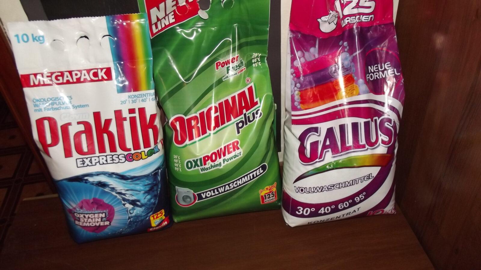 как отмыть кровь с дивана