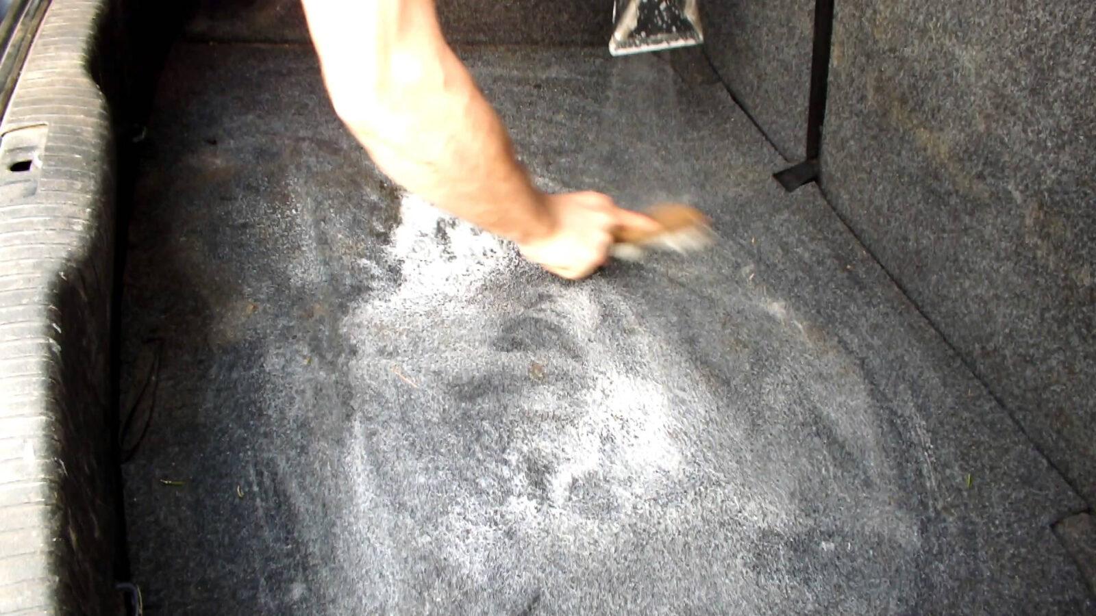 вывести пятно крови с дивана