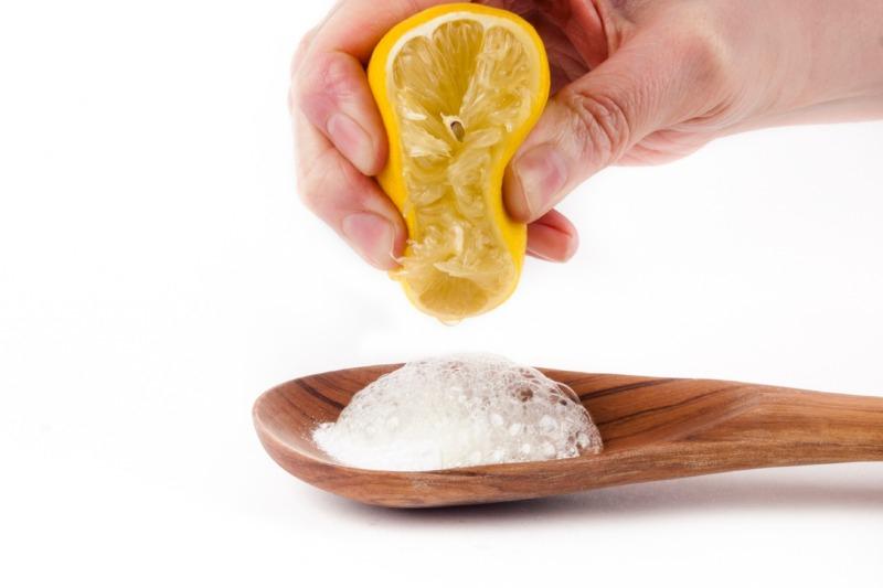 Очистка кожаного дивана от старых следов ренил чем оттереть ручку с кожи дивана