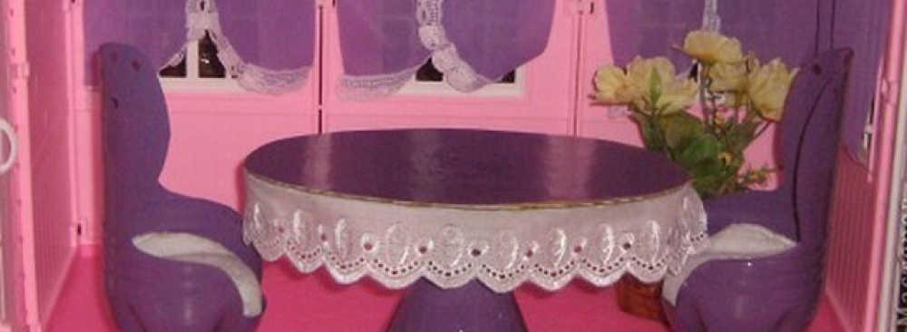 как сделать стол для кукол из пластиковой бутылки