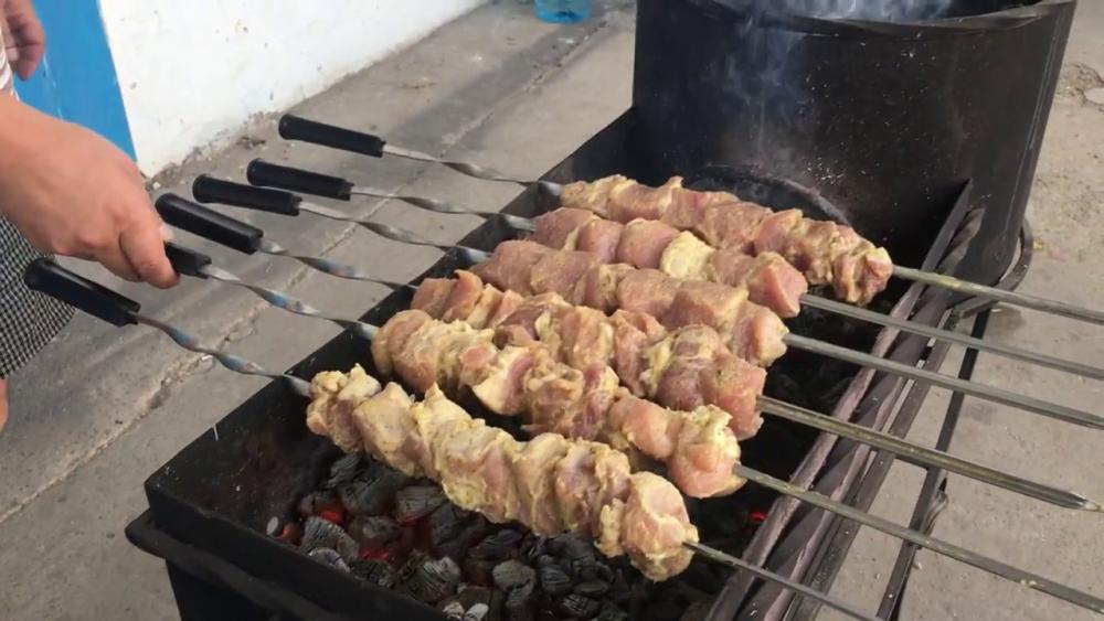 расстояние между шампурами на мангале