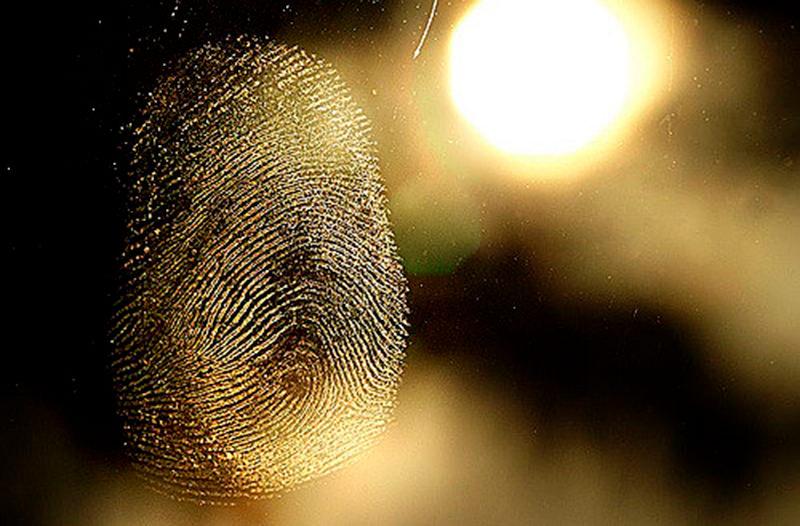 книжный шкаф со стеклянными дверцами (главный ключ)