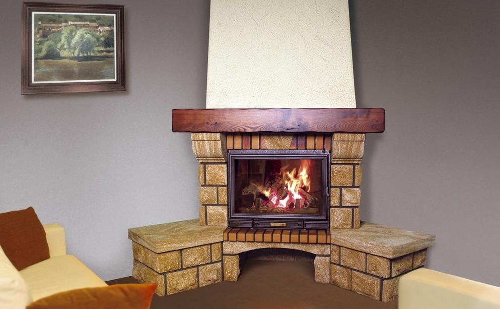 дизайн гостиной в доме с камином