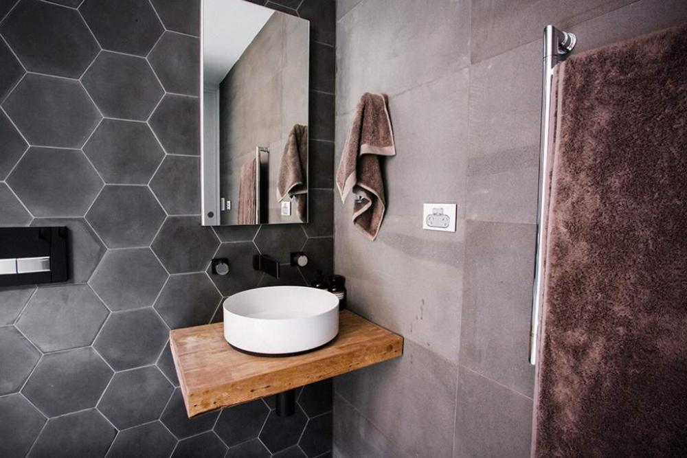 neobychnaya-plitka-v-interere-vannoj-komnaty-v-stile-loft ванная в стиле лофт (главный ключ)