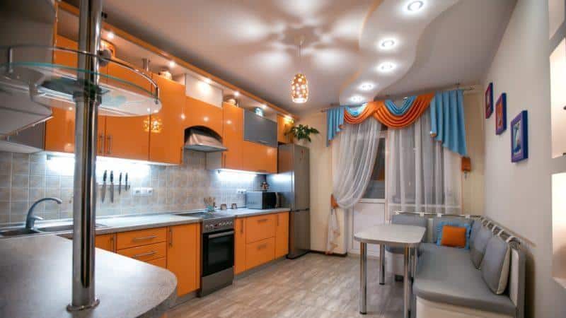 Всё о вариантах отделки потолка на кухне